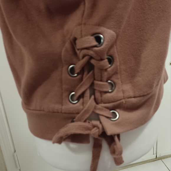 4/$80 Dusty Rose Sweatshirt - Size XS - Picture 3 of 8